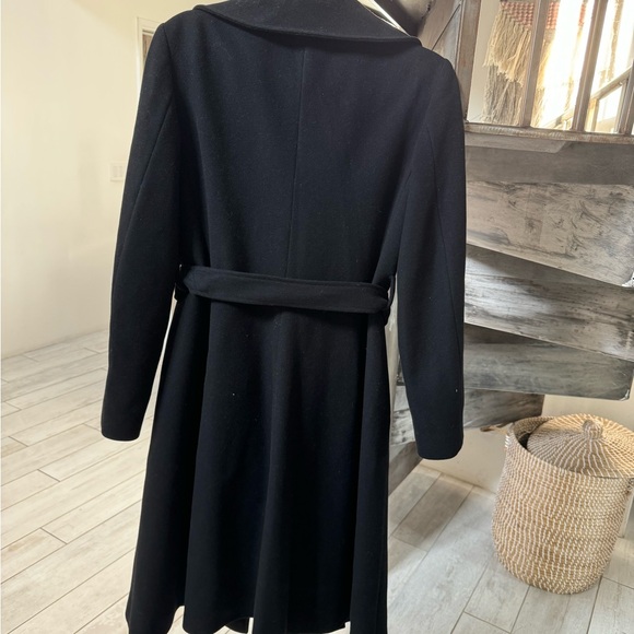 Burberry Black Wool and Cashmere Coat with Belt - Picture 9 of 9